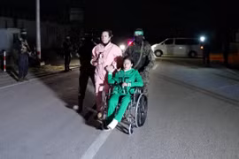 Thêm 11 con tin được Hamas trao trả vào tối 27/11