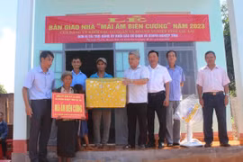 Gia Lai: Bàn giao 22 “Mái ấm biên cương” cho gia đình chính sách, hộ nghèo huyện Đức Cơ