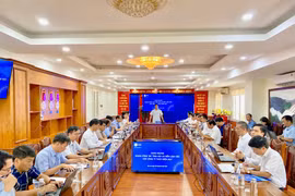 Phó Chủ tịch UBND tỉnh Gia Lai Nguyễn Hữu Quế làm việc với Công ty Thủy điện Yaly. Ảnh Hà Duy