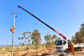 Công ty Điện lực Gia Lai nỗ lực hoàn thiện lưới điện phục vụ nhu cầu sử dụng điện của người dân trên địa bàn tỉnh. Ảnh H.D