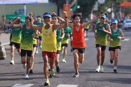 "Dị nhân Marathon" Nguyễn Văn Long: Tôi luôn đặt tính an toàn trên đường chạy lên hàng đầu