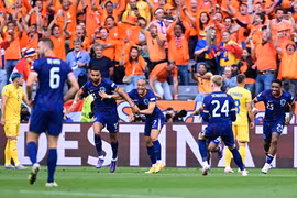 Hà Lan thẳng tiến vào tứ kết sau chiến thắng thuyết phục 3-0 trước Rumania