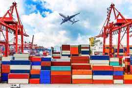 Xuất nhập khẩu Việt Nam đạt 303,94 tỉ USD, khối doanh nghiệp FDI vẫn chiếm ưu thế