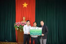 Vietcombank Chi nhánh Gia Lai và Chi nhánh Bắc Gia Lai: Trao tặng 1.000 suất quà Tết cho người nghèo