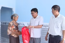 Chư Păh: Thăm, tặng quà các gia đình chính sách nhân dịp Tết Nguyên đán Giáp Thìn 2024