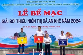 Trao 24 bộ huy chương tại Giải bơi thiếu niên thị xã An Khê