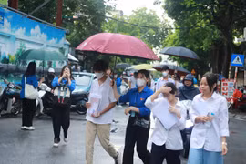 Một số nơi mưa ngập trong ngày thi đầu tiên kỳ thi tốt nghiệp THTP