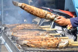 Quán nướng vỉa hè: Nhỏ mà không nhỏ!