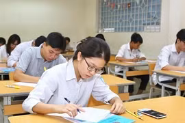Thí sinh phải đóng lệ phí xét tuyển đại học hai lần, Bộ GD-ĐT nói gì?