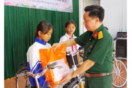 “Nâng bước em tới trường”