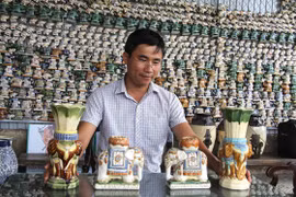 Giữ hồn voi trên gốm cổ 