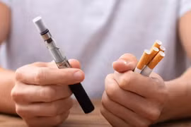 Hút thuốc lá điện tử 4 năm, chàng trai bị xẹp phổi 4 lần