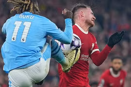 Liverpool chia điểm nghẹt thở với Man City, Arsenal hưởng lợi lớn