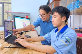 Nam sinh lớp 10 kiên trì theo đuổi đam mê tin học