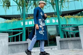 Bạn trẻ đua nhau khoe tình yêu với áo dài
