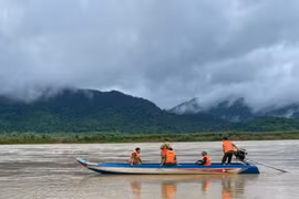 Lật ghe trên lòng hồ thủy điện , 1 phụ nữ mất tích