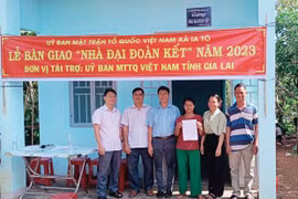 Ia Grai: Trao tặng 2 căn nhà cho hộ nghèo