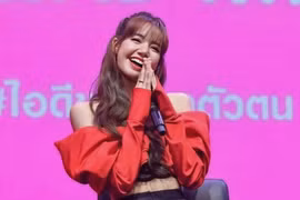 'Mỹ nhân đẹp nhất thế giới' Lisa Blackpink và dàn sao diện thiết kế Việt Nam