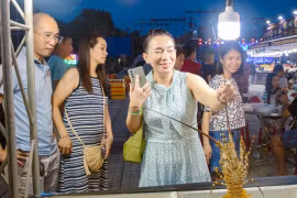 Hàng ngàn người đổ về tham dự Lễ hội Tôm hùm Cam Ranh năm 2024