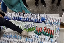Khởi tố vụ án tiếp viên hàng không mang 157 tuýp kem chứa ma túy