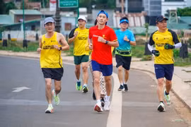 Sẵn sàng cho cuộc chạy bộ vì bình yên biên giới