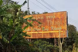 Sắp vào lễ hội cà phê nhưng bảng chào ở cửa ngõ TP. Buôn Ma Thuột nhếch nhác