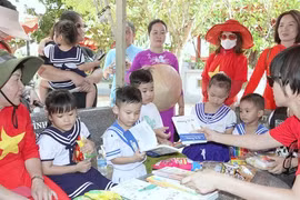 'Tổ quốc nhìn từ biển…': Chung tay bảo vệ sơn hà