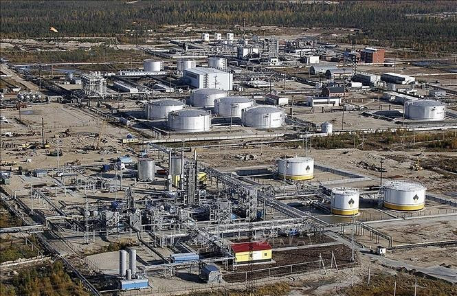 Nguồn thu từ dầu vốn chiếm hơn 40% ngân sách Nga. Ảnh: S.t 6dau-mo-va-hoa-binh-ukraine.jpg