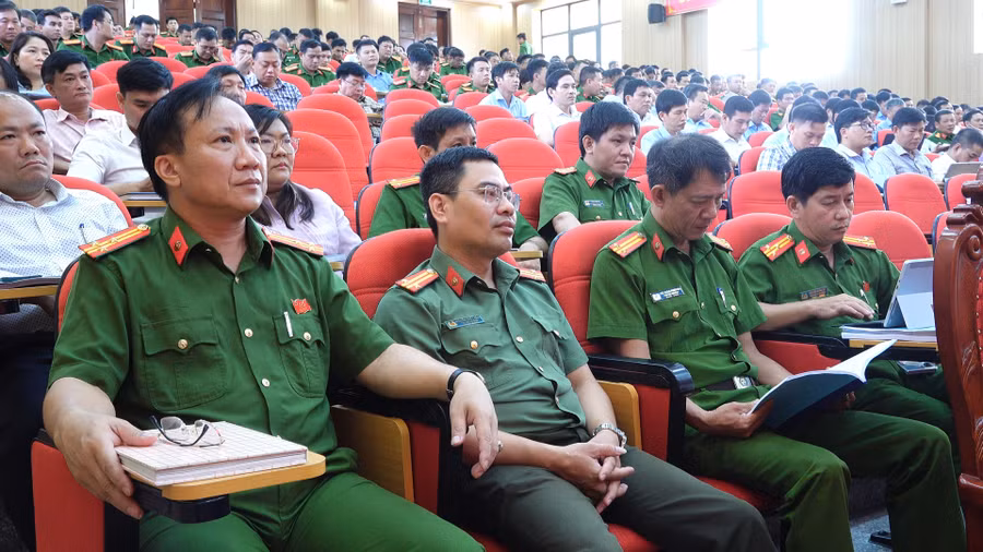 glo-tap-huan-cong-an.jpg