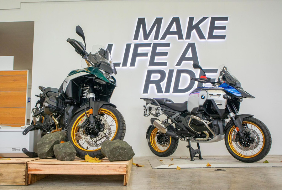 BMW R 1300 GS (trái) và BMW R 1300 GS Adventure (phải) vừa ra mắt thị trường Việt Nam. Ảnh: BMW Motorrad Việt Nam glo-1925-2.jpg