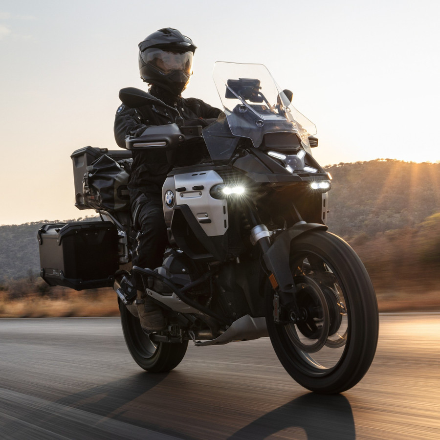 BMW R 1300 GS Adventure, trong điều kiện tối ưu, có thể đi được hơn 700 km với một bình xăng đầy. glo-1925-9.jpg