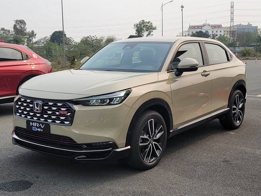 Honda HR-V hybrid lần đầu có ưu đãi từ hãng kể từ khi ra mắt hồi tháng 4. glo-giam-gia-oto-4.jpg