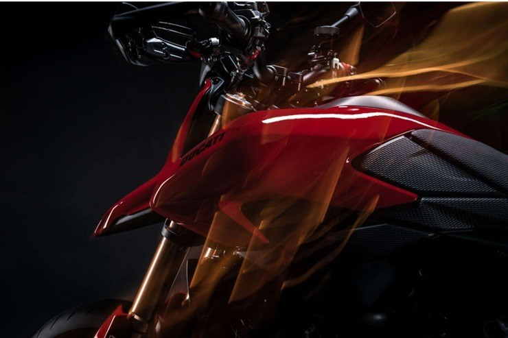 glo-ducati-hypermotard-v2-2026-3.jpg