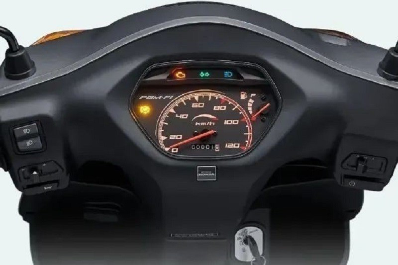 Xe sử dụng đồng hồ analog và chìa khóa cơ truyền thống. glo-xe-tay-ga-4.jpg