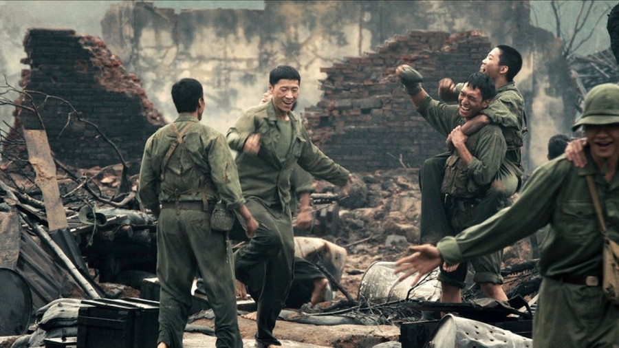 Bộ phim "Mưa đỏ" để lại ấn tượng mạnh mẽ, khơi dậy tinh thần yêu nước và lòng biết ơn sâu sắc đối với thế hệ cha anh đã ngã xuống vì độc lập, tự do của dân tộc. Ảnh: Internet glo-bidv-binh-dinh-3.jpg