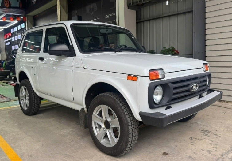 glo-lada-niva-legend-1.jpg