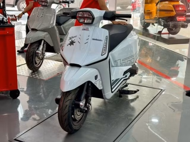 glo-lambretta-1.jpg