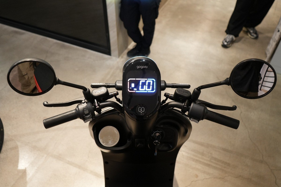 EZZY 500 di chuyển linh hoạt và dễ điều khiển glo-gogoro-6.jpg