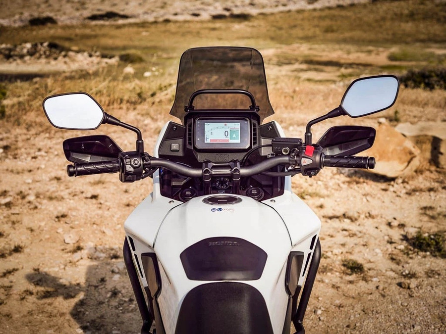 Màn hình TFT là một trong các trang bị mới so với mẫu CB 500X đời trước. glo-honda-nx500-17825-5.jpg