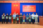 Bộ Tư lệnh Binh đoàn 15 gặp mặt, tặng quà già làng, trưởng thôn, bí thư chi bộ tiêu biểu 