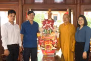 Phó Chủ tịch Thường trực Ủy ban MTTQ Việt Nam tỉnh Trần Minh Sơn thăm, chúc mừng Đại lễ Phật đản