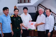 Phó Chủ tịch UBND tỉnh Lâm Hải Giang thăm gia đình người có công tiêu biểu