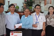 Phó Chủ tịch Thường trực Ủy ban MTTQ Việt Nam tỉnh Gia Lai thăm, tặng quà 6 gia đình chính sách 