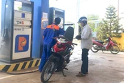 Xăng RON95-III tăng hơn 5.100 đồng/lít, dầu hỏa tăng gần 9.000 đồng/lít từ 23 giờ ngày 19-3