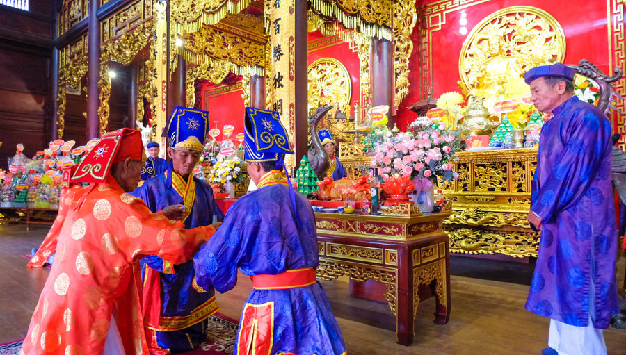 Lễ giỗ tiến hành theo các nghi lễ cổ truyền. Ảnh: Ngọc Nhuận le-gio-chinh-dien-ra-tai-den-tho-tay-son-tam-kiet-bao-tang-quang-trungjpg.jpg