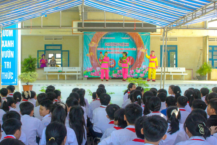 Vui cùng Hội đánh bài chòi dân gian. Ảnh: ĐVCC img-0804.jpg