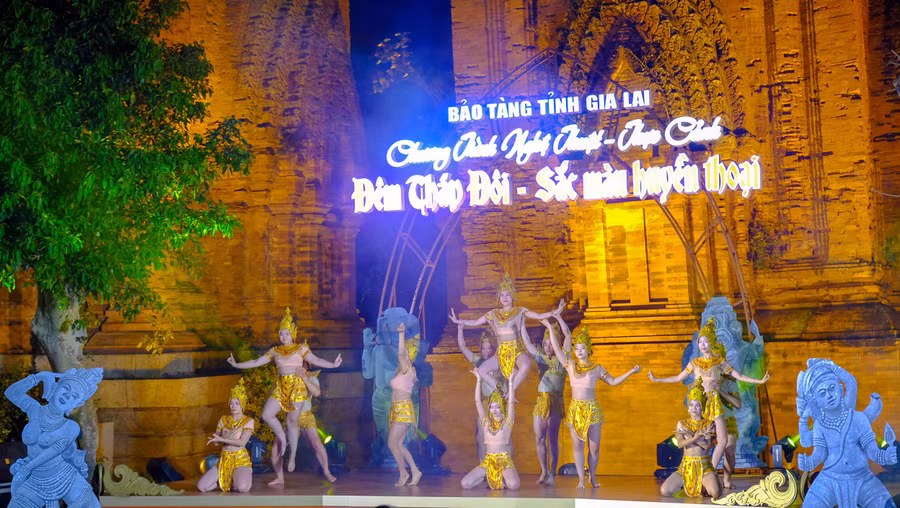 tiet-muc-mua-cham-cung-dinh-trong-dem-khai-mac-tai-hien-khong-gian-van-hoa-champa-dac-sac.jpg