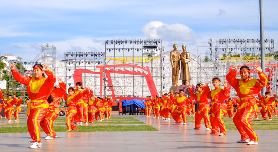 dong-dien-bai-hung-ke-quyen-1.jpg
