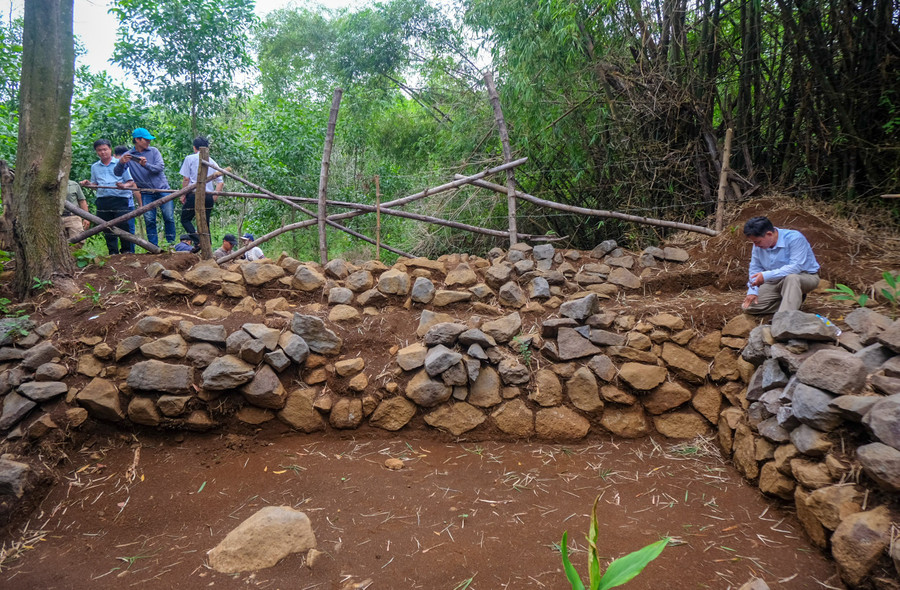 Hố khai quật khảo cổ tại đồn Dông Hầm thuộc di tích Trường Lũy Gia Lai. Ảnh: Ngọc Nhuận dscf3115.jpg