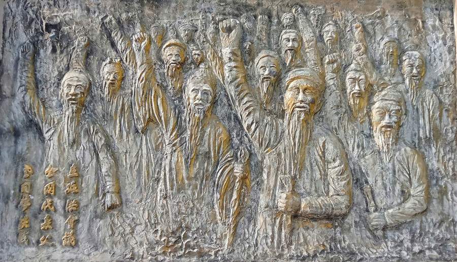 Phù điêu tái hiện Hội nghị Diên Hồng. Ảnh: Ngọc Nhuận phu-dieu-tai-hien-hoi-nghi-dien-hongjpg.jpg